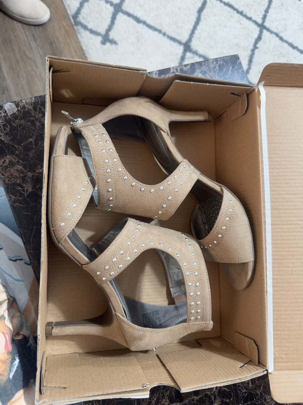 Worthington Wor Cabo Womens 8M wor cabo natural Studded Heels Faux Suede Comfort